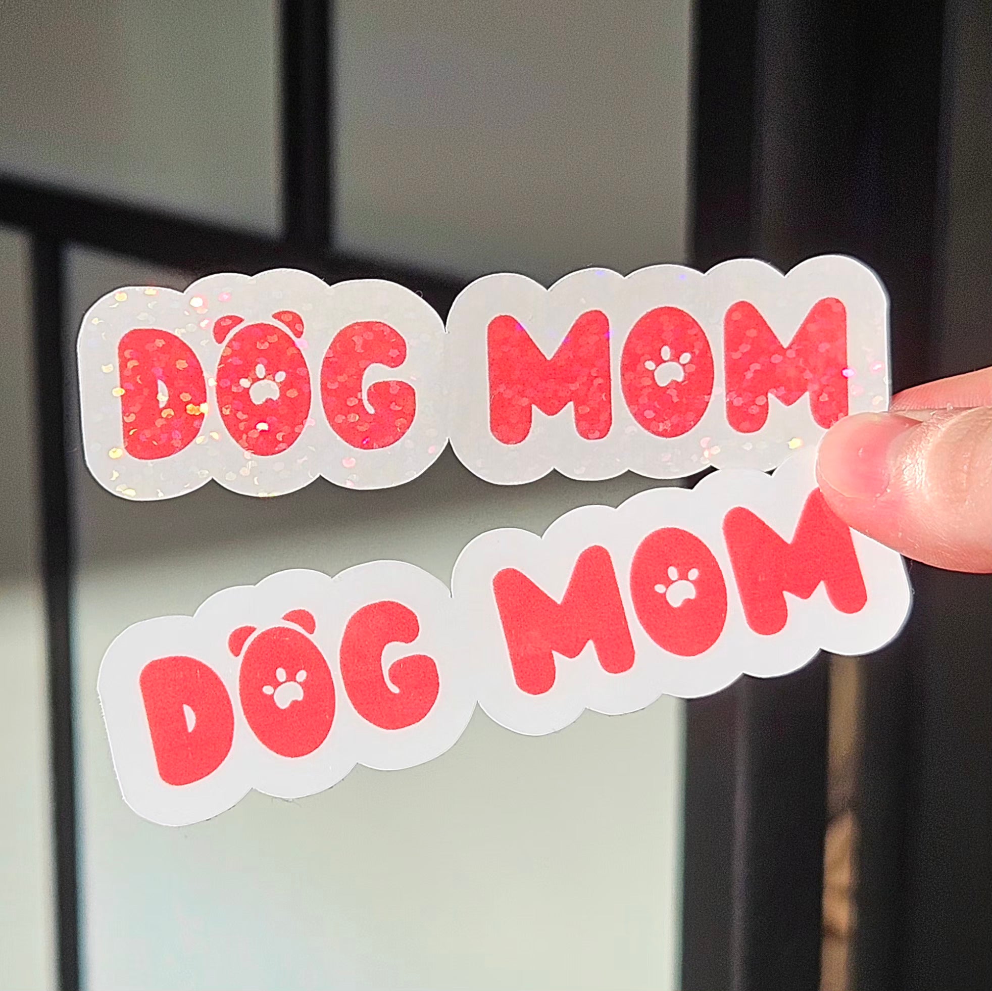 Stickers Dog mom en vinyle brillant ou holographique pailleté
