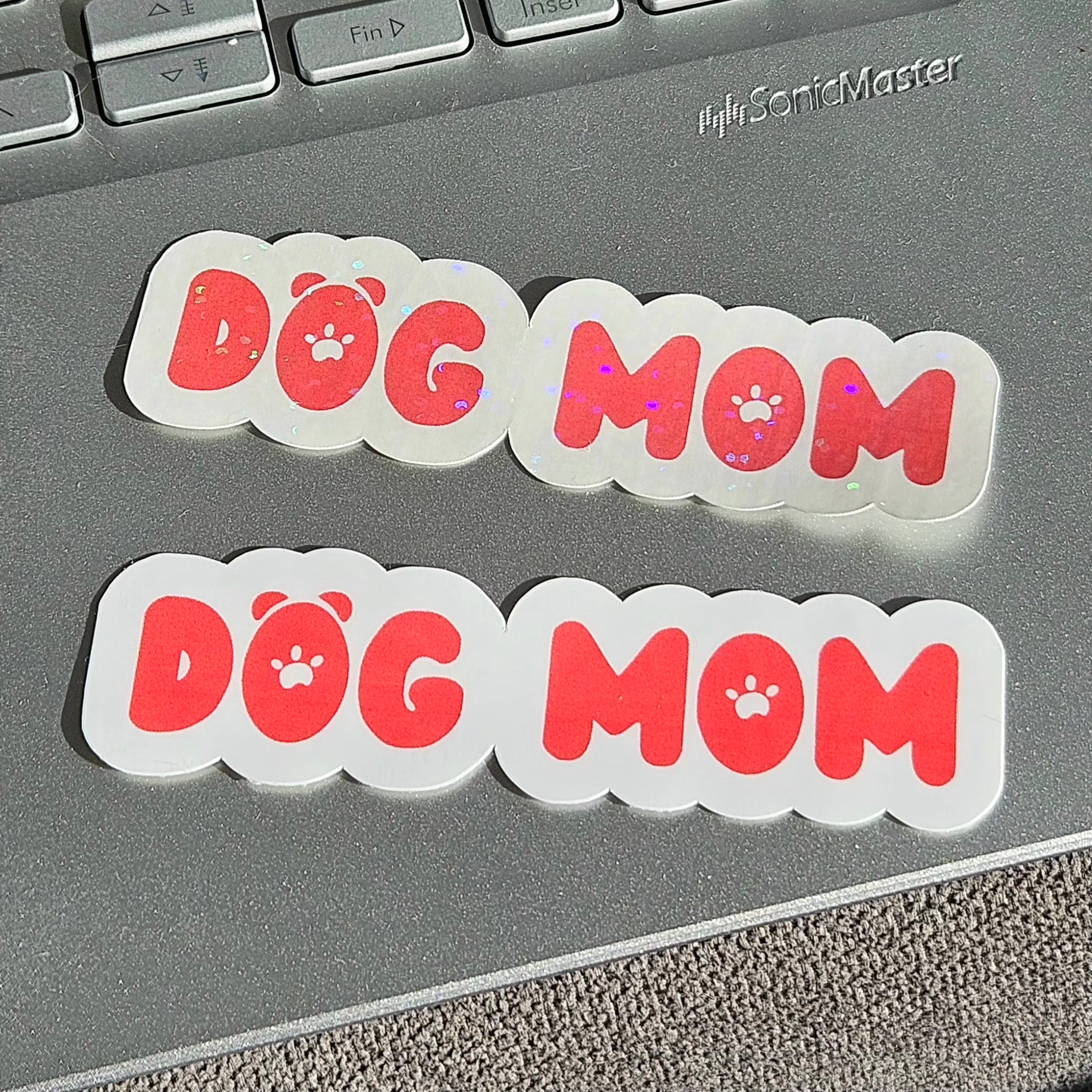 Stickers Dog mom en vinyle brillant ou holographique pailleté
